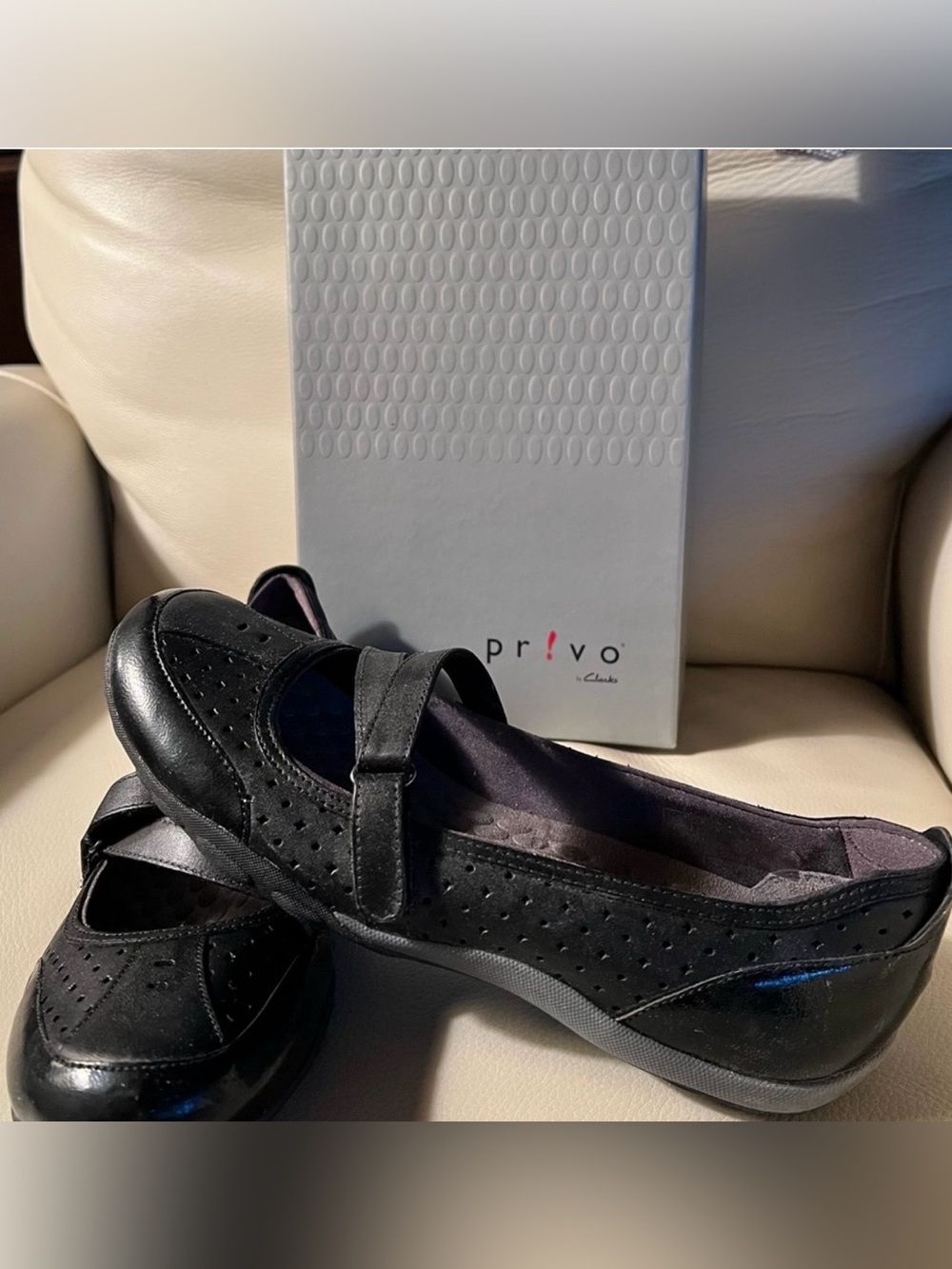 Clarks “Carbonic” Black Leather Mary Jane Flats – Size 10M – New